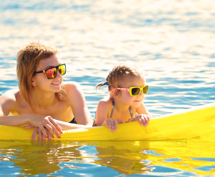 Qu'est-il conseillé de faire pour s'assurer que la séance d'exercices en piscine soit sécuritaire?